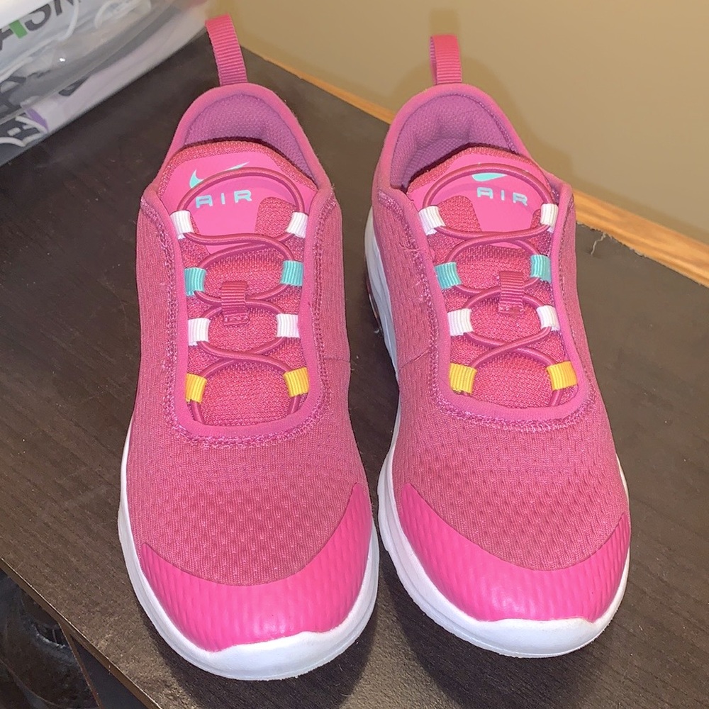 pink and white sz 2y Nike air max motion- LIKE NEW